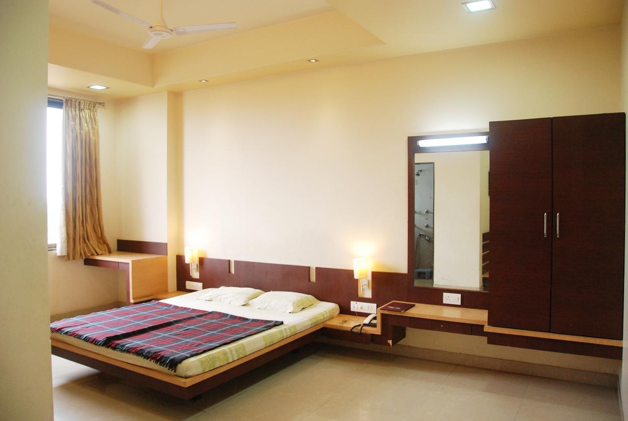 Hotel Lake View Satara Exterior foto