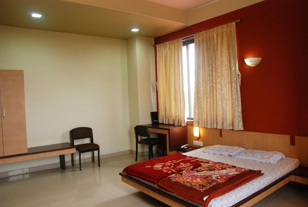 Hotel Lake View Satara Exterior foto